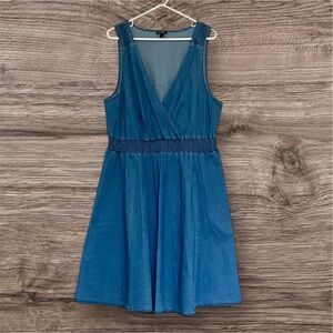 Women’s Chic Denim Blue Sleeveless Dress Size 2/L